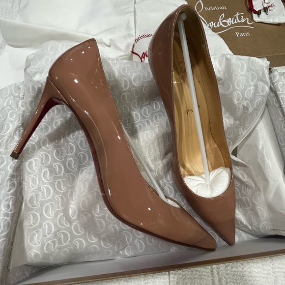 CHRISTIAN LOUBOUTIN
Kate 85 patent leather pumps - Picture 9 of 11